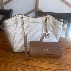 Michael Kors White Shoulder Bag with Chain Straps